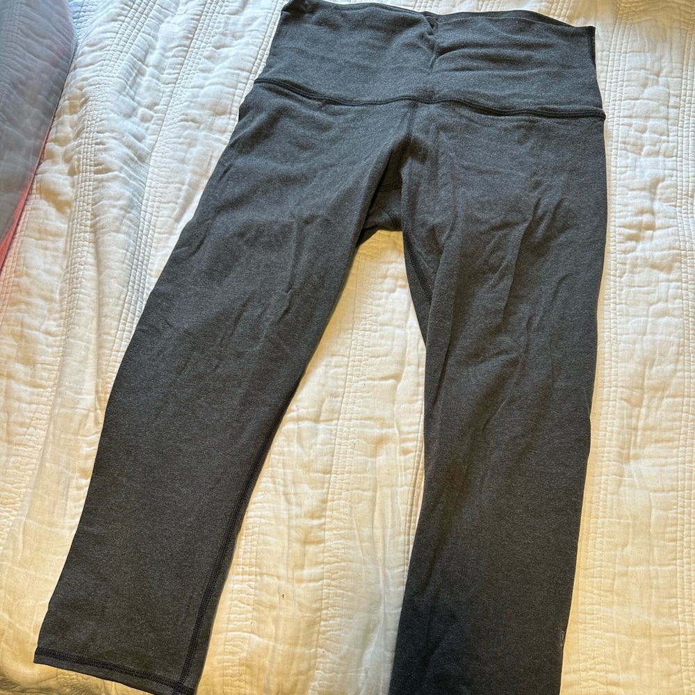 Lululemon 3/4 Capri pants